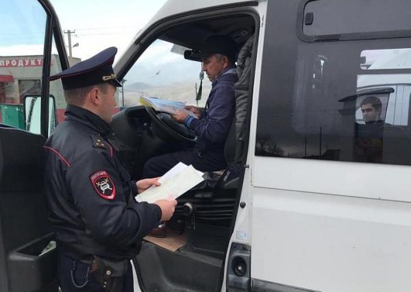 Массовую проверку маршрутных такси и автобусов устроили полицейские в Ставрополе